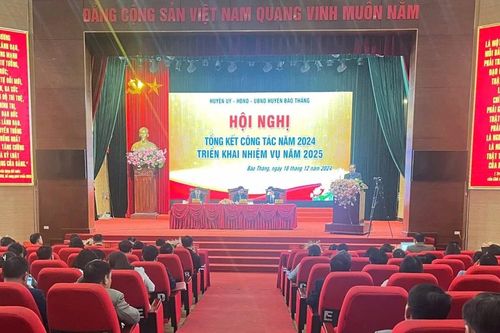 Phó Chủ tịch Thường trực UBND tỉnh Hoàng Quốc Khánh dự hội nghị tổng kết công tác năm 2024, triển khai nhiệm vụ 2025 của huyện Bảo Thắng