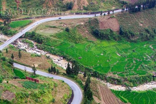 Phân luồng giao thông trên Quốc lộ 4D (từ đèo Trạm Tôn, thị xã Sa Pa đi thành phố Lào Cai)