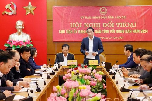 Chủ tịch UBND tỉnh Trịnh Xuân Trường đối thoại với nông dân