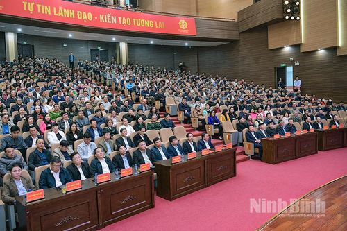 Quán triệt, triển khai các văn bản về việc sắp xếp đơn vị hành chính trên địa bàn thành phố Ninh Bình và huyện Hoa Lư