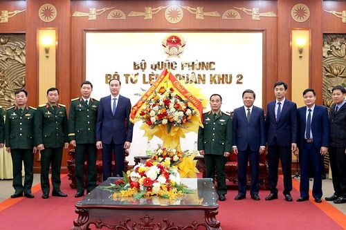 Lãnh đạo tỉnh thăm, chúc mừng Bộ Tư lệnh Quân khu 2