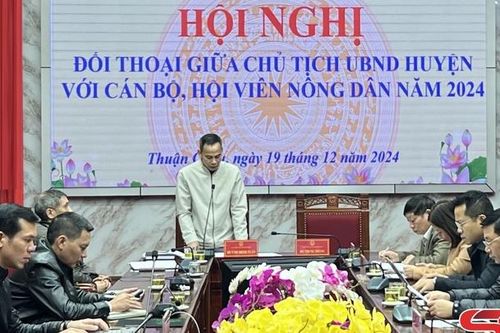 Chủ tịch UBND huyện Thuận Châu đối thoại với cán bộ, hội viên nông dân