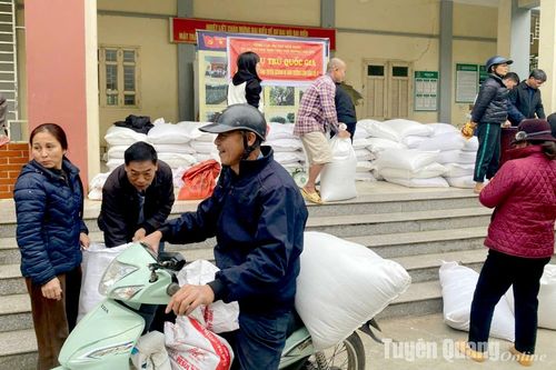 Cục Dự trữ Nhà nước Khu vực Hoàng Liên Sơn xuất cấp gạo hỗ trợ người dân bị ảnh hưởng bởi cơn bão số 3