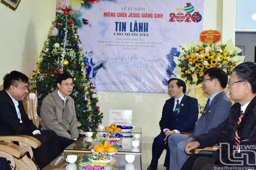 Lãnh đạo tỉnh chúc mừng các chức sắc, tín đồ đạo Tin lành nhân dịp Giáng sinh