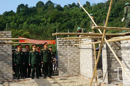 Quân khu 1 kiểm tra công tác dân vận tại xã Thần Sa