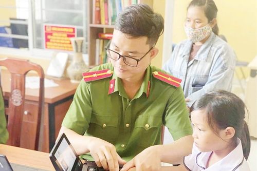 Dựa vào dân và vì dân phục vụ