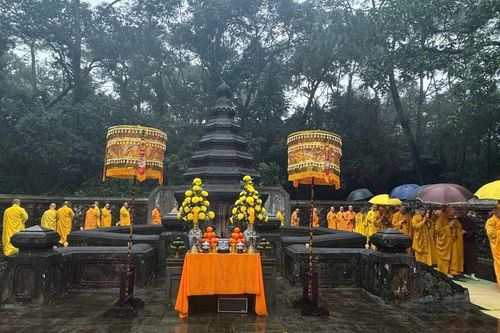 Lễ tảo tháp Tổ sư Thiệt Diệu Liễu Quán tại Huế