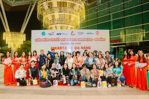 Chuyến bay đầu tiên từ Jakarta đưa 170 du khách Indonesia đến Đà Nẵng