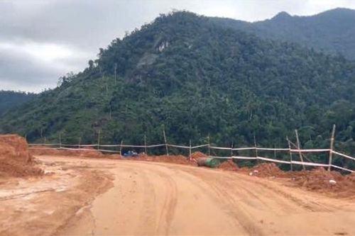 Thông xe một làn ở đèo Khánh Lê trên quốc lộ 27C từ rạng sáng nay