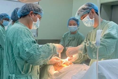 Hai cháu bé mắc bệnh tan máu bẩm sinh được ghép tủy đồng loại