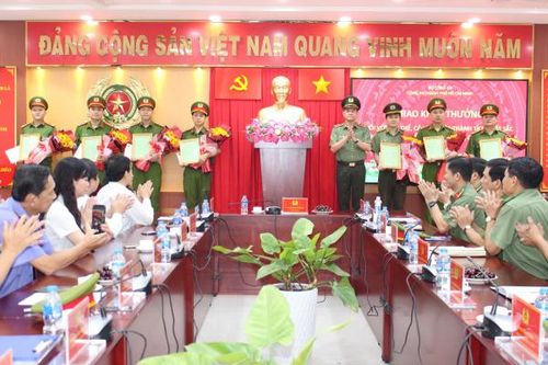 Công an TP Hồ Chí Minh khen thưởng tập thể, cá nhân xuất sắc phá hai chuyên án ma túy