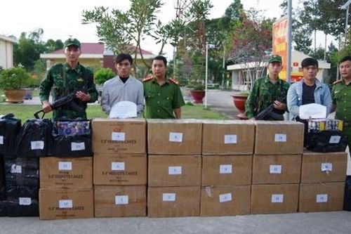 Vận chuyển nửa tấn pháo hoa lậu để lấy 5 triệu đồng tiền công