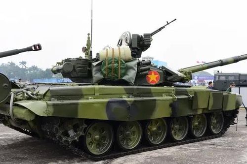 Xe tăng T-90 trình làng tại triển lãm Quốc phòng 2024