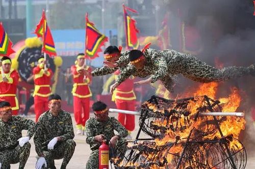 Lực lượng đặc công phô diễn sức mạnh tại Triển lãm quốc phòng