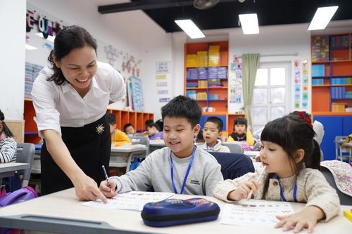 Khi nào thì học sinh thi học kỳ 1?