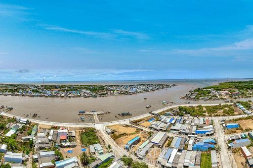 Sầm uất phố biển