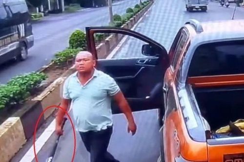Vụ tài xế đang chấp hành án treo, cầm gậy, bình xịt hơi cay 'thị uy' giữa đường: Luật sư nói gì?