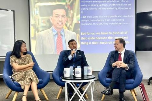 Doanh nhân David Dương tài trợ 5 triệu USD hỗ trợ học bổng trường Đại học Fulbright