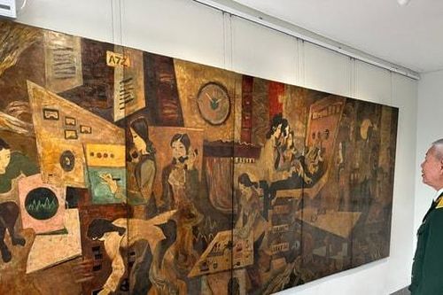 Triển lãm hơn 40 bức tranh 'Những trang sử bằng hình sắc'
