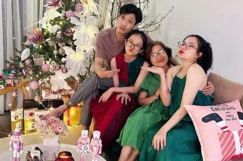 Tham khảo cách trang trí nhà đơn giản mà ấm cúng, đậm sắc màu giáng sinh của Lý Phương Châu