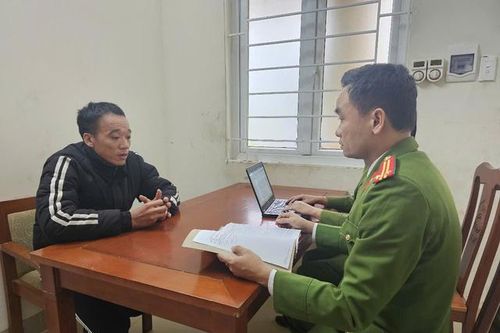 Nhặt được thẻ ATM, nhờ người đi rút tiền để chiếm đoạt
