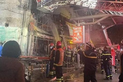 Cháy quán cà phê hát cho nhau nghe trên đường Phạm Văn Đồng khiến nhiều người tử vong