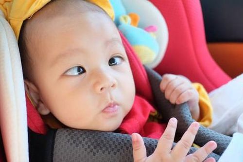 Lác mắt có thuốc điều trị không?