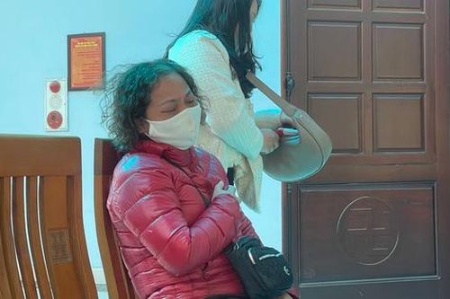 Vụ cháy quán cà phê: Người thân nạn nhân khóc nghẹn đến nhận thi thể