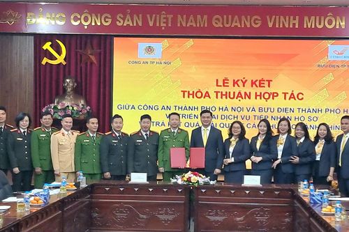 Công an Hà Nội ký thỏa thuận hợp tác với Bưu điện về cung cấp dịch vụ công trực tuyến