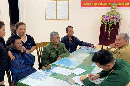Quảng Ngãi: Cứu sống ngư dân bị lật thuyền thúng trôi dạt trên biển