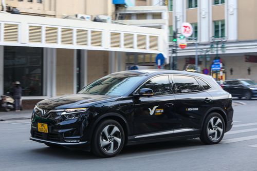 'Lối nhỏ' nào cho dịch vụ taxi hạng sang tại Việt Nam?