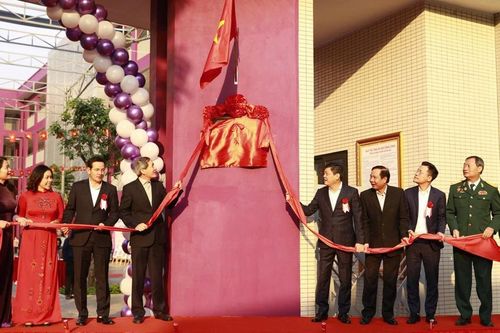 Quận Ba Đình: gắn biển công trình trường THCS Nguyễn Trãi