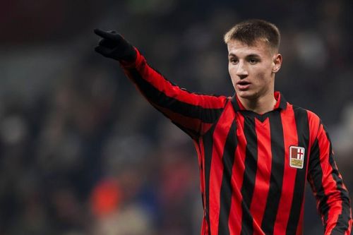 Hàng công Milan: 2 ngôi sao hay 1 cậu nhóc?