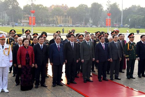 Lãnh đạo Đảng và Nhà nước vào Lăng viếng Chủ tịch Hồ Chí Minh nhân kỷ niệm 80 năm QĐND Việt Nam
