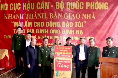 Tổng cục Hậu cần bàn giao nhà 'Mái ấm cho đồng bào tôi' tại huyện Hương Khê, Hà Tĩnh