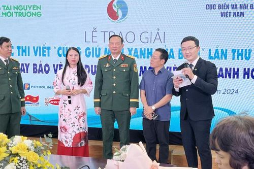 Trao giải Cuộc thi tác phẩm báo chí 'Cùng giữ màu xanh của biển' lần thứ II