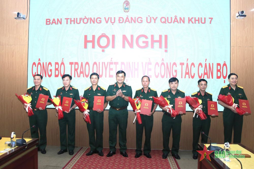 Thường vụ Đảng ủy Quân khu 7 công bố, trao quyết định về công tác cán bộ