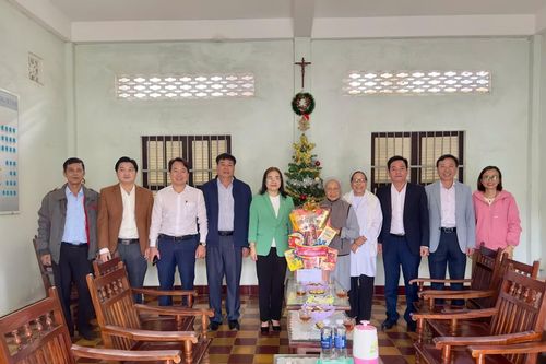 Lãnh đạo quận Ngũ Hành Sơn thăm, chúc mừng các cơ sở tôn giáo nhân dịp Lễ Giáng sinh năm 2024