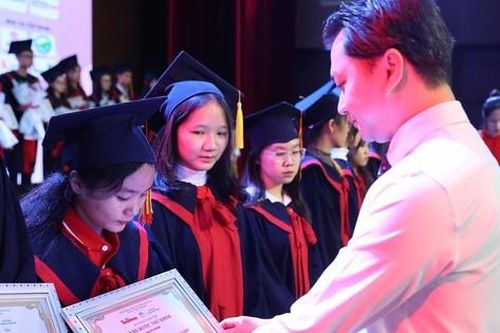 90 sinh viên sẽ nhận học bổng 'Nâng bước thủ khoa 2024' do báo Tiền Phong tổ chức