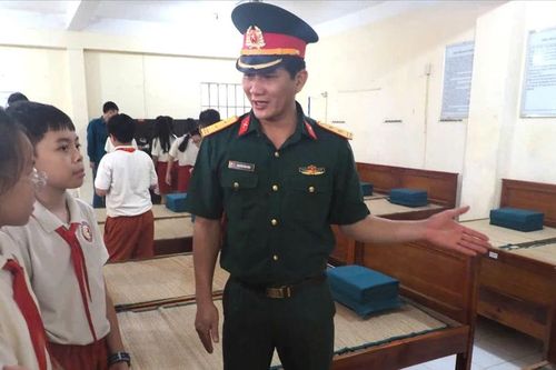 Giáo dục lòng yêu nước qua hình ảnh người lính