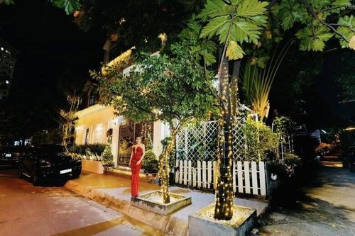 Toàn cảnh biệt thự 1.400m2 của Vy Oanh bừng sáng đón Giáng sinh