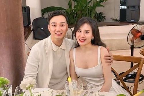 MC Thành Trung và vợ 'trốn con' đi du lịch