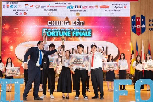Tranh luận sôi nổi tại cuộc thi tư vấn tài chính cá nhân cho sinh viên