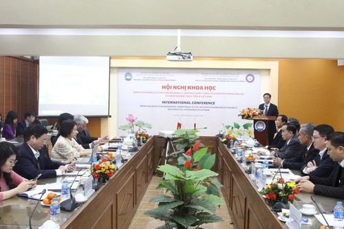 Chuyên gia kiến giải nâng cao năng lực cho cán bộ quản lý giáo dục cho Lào