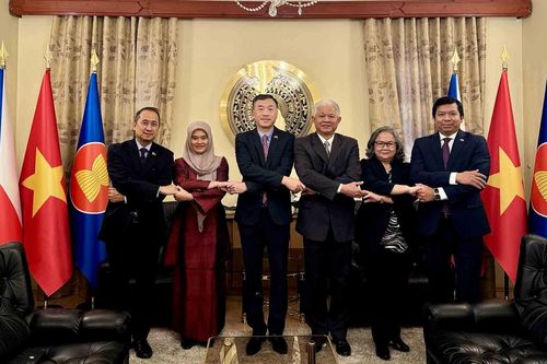 Việt Nam đi đầu thúc đẩy các mặt hoạt động của Ủy ban ASEAN tại Prague