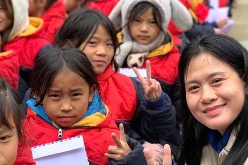 Tỉnh Đoàn Bình Dương mang quà ý nghĩa tặng người dân Lào Cai