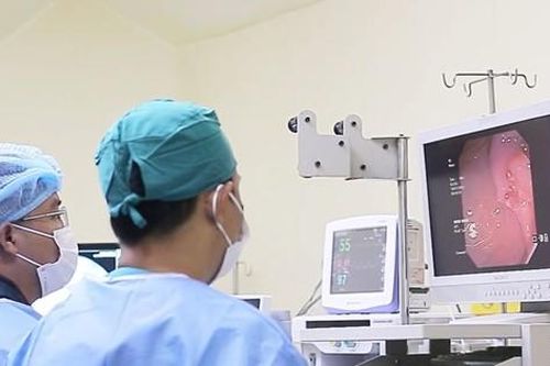 Chủ quan với những cơn đau bụng, người phụ nữ mất túi mật