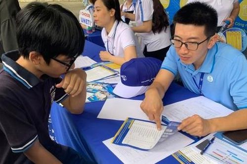 Đột phá phân cấp, phân quyền: Tự chủ giáo dục nhưng làm gì cũng phải xin phép