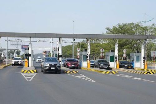 Thông tin mới về thu phí với ô tô ra vào sân bay Nội Bài