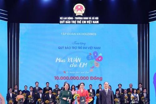 Tập đoàn KN Holdings đóng góp 10 tỷ đồng cho Chương trình 'Mùa Xuân Cho Em' lần thứ 18